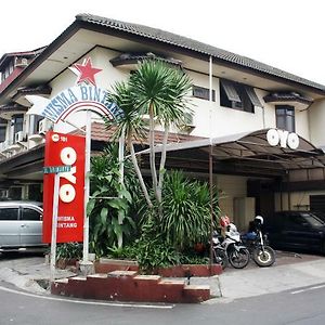 Vaccinated Staff - Oyo 181 Wisma Bintang